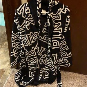 ⭐️MAKE AN OFFER⭐️ VS PINK Robe!